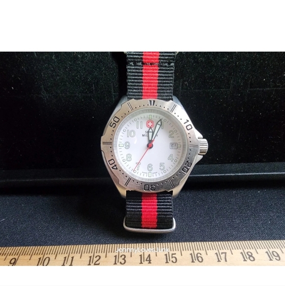 Swiss Military Watch Men's Quartz Runs Keeps Time New NATO Strap